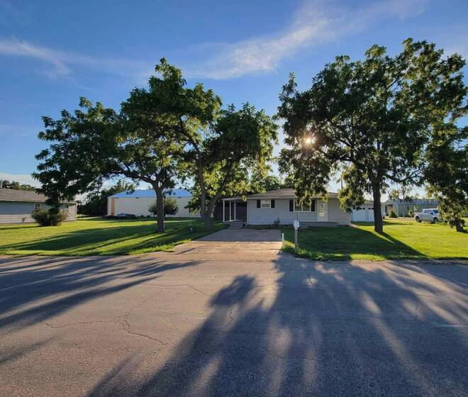 431 N. Main, Kensington, KS 66951 (Sold MyStateMLS Listing 11099892)