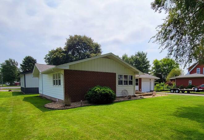 202 N. Blayney St, Alexis, IL 61412 (Sold NYStateMLS Listing #11326488)