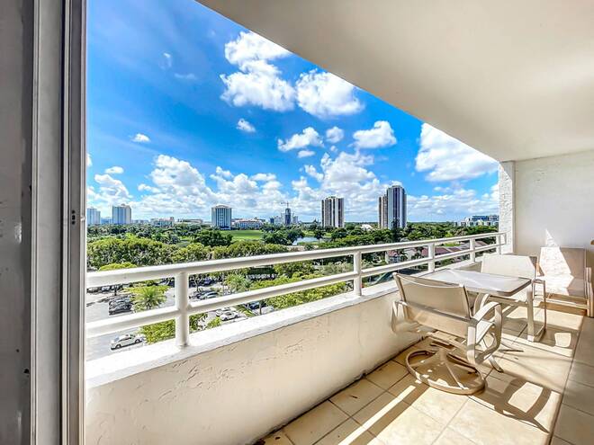 20225 NE 34th Ct, Apt 817, Miami, FL 33180