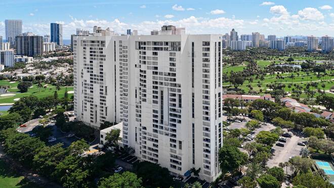 20225 NE 34th Ct, Apt 817, Miami, FL 33180