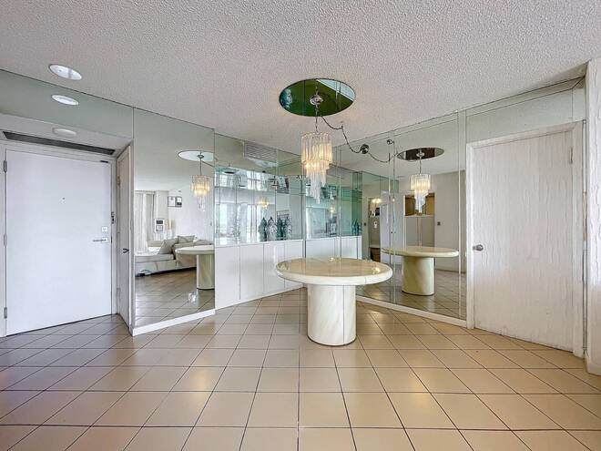 20225 NE 34th Ct, Apt 817, Miami, FL 33180