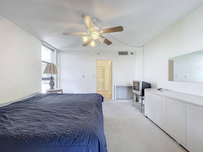 20225 NE 34th Ct, Apt 817, Miami, FL 33180