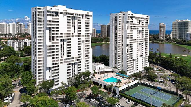 20225 NE 34th Ct, Apt 817, Miami, FL 33180