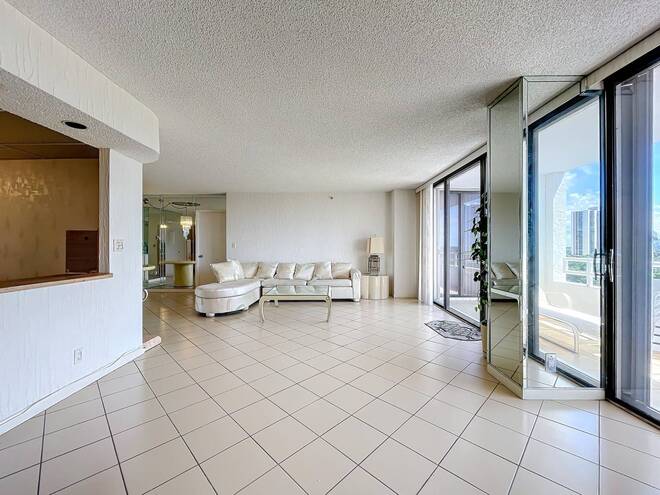20225 NE 34th Ct, Apt 817, Miami, FL 33180
