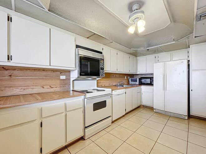 20225 NE 34th Ct, Apt 817, Miami, FL 33180