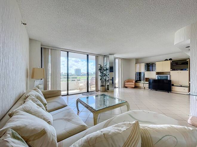 20225 NE 34th Ct, Apt 817, Miami, FL 33180