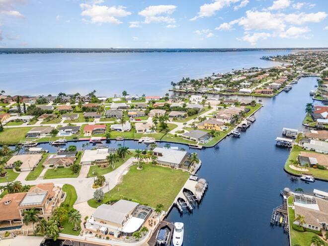 2208 SE 27th Street, Cape Coral, FL 33904