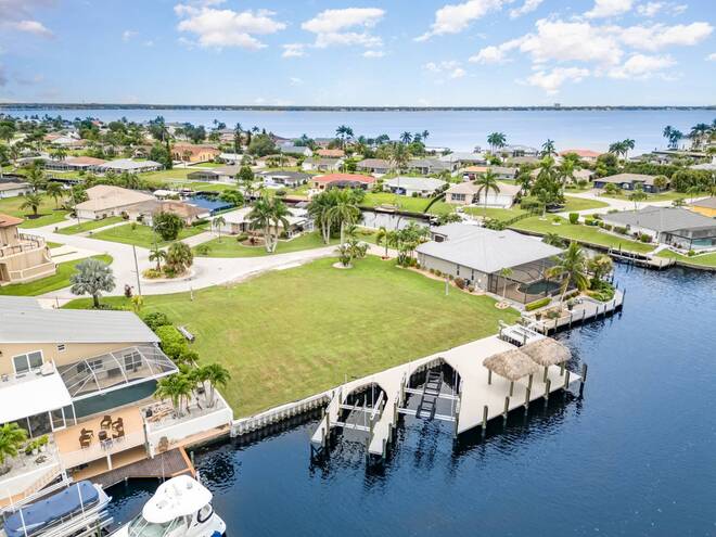 2208 SE 27th Street, Cape Coral, FL 33904