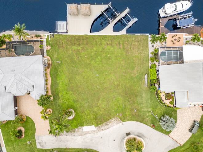 2208 SE 27th Street, Cape Coral, FL 33904