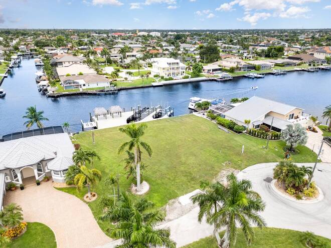 2208 SE 27th Street, Cape Coral, FL 33904