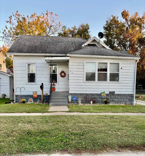 209 W 10th, Beardstown, IL 62618 (Sold MyStateMLS Listing #11597651)