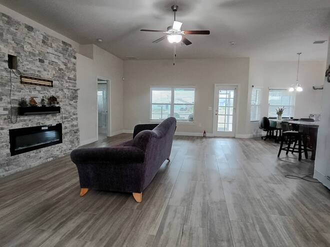 1426 NE 5th Pl, Cape Coral, FL 33909