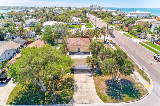 205 Gulf Blvd, Belleair Beach, FL 33786