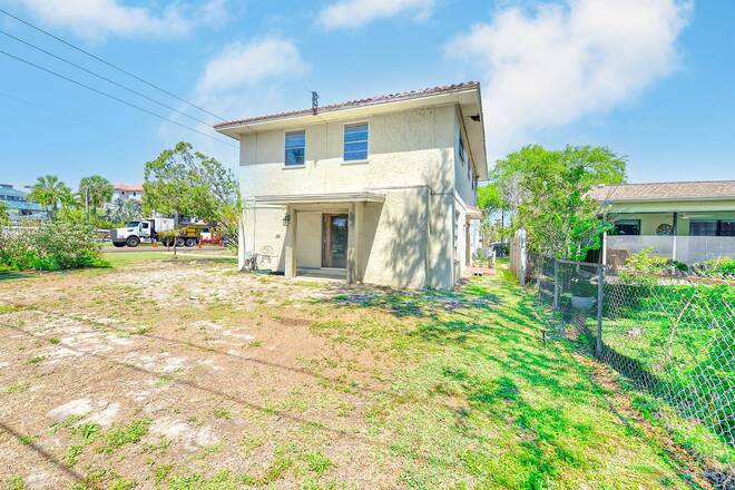 205 Gulf Blvd, Belleair Beach, FL 33786