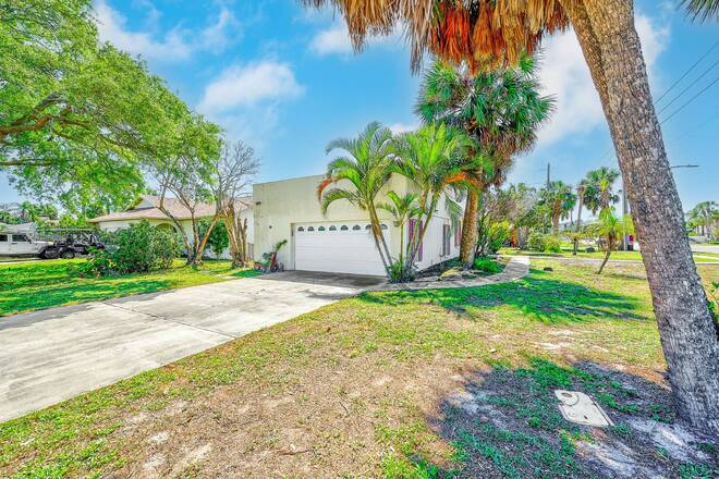 205 Gulf Blvd, Belleair Beach, FL 33786