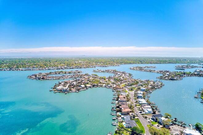 205 Gulf Blvd, Belleair Beach, FL 33786