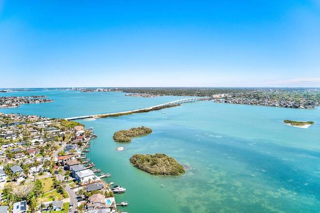 205 Gulf Blvd, Belleair Beach, FL 33786