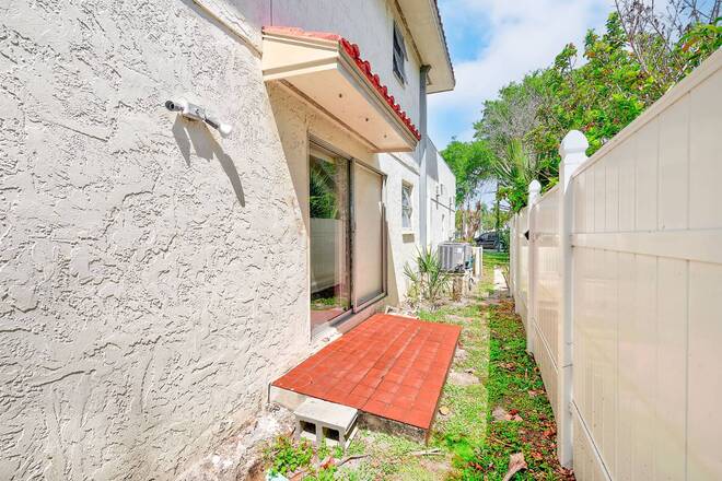 205 Gulf Blvd, Belleair Beach, FL 33786