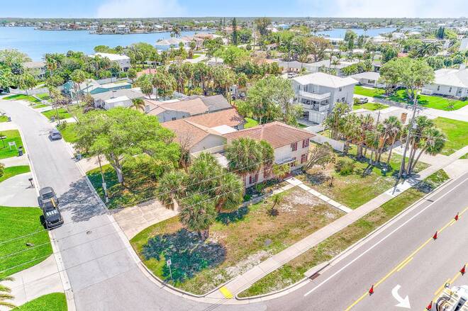 205 Gulf Blvd, Belleair Beach, FL 33786