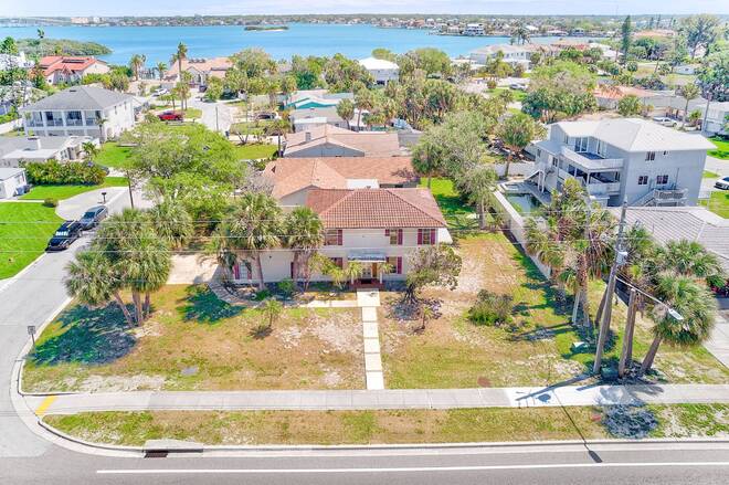 205 Gulf Blvd, Belleair Beach, FL 33786