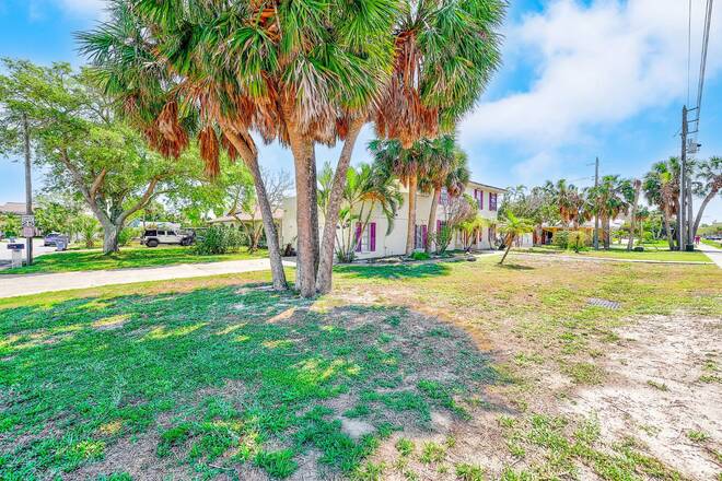 205 Gulf Blvd, Belleair Beach, FL 33786