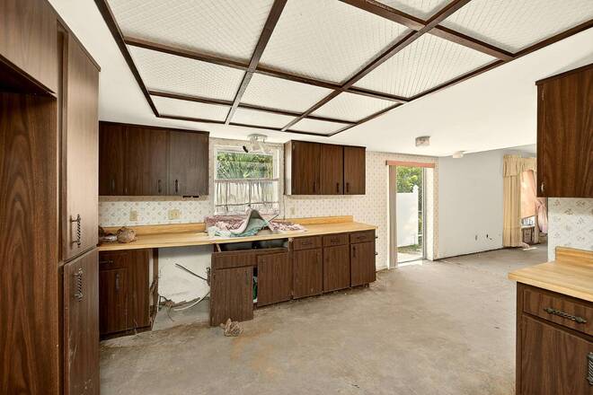 205 Gulf Blvd, Belleair Beach, FL 33786