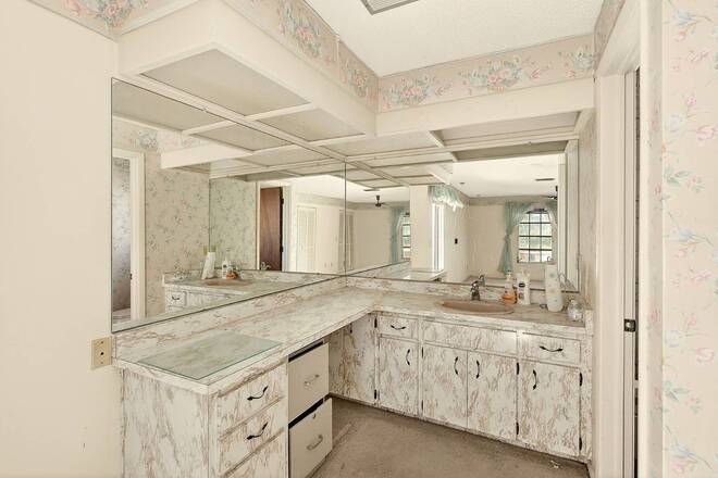 205 Gulf Blvd, Belleair Beach, FL 33786