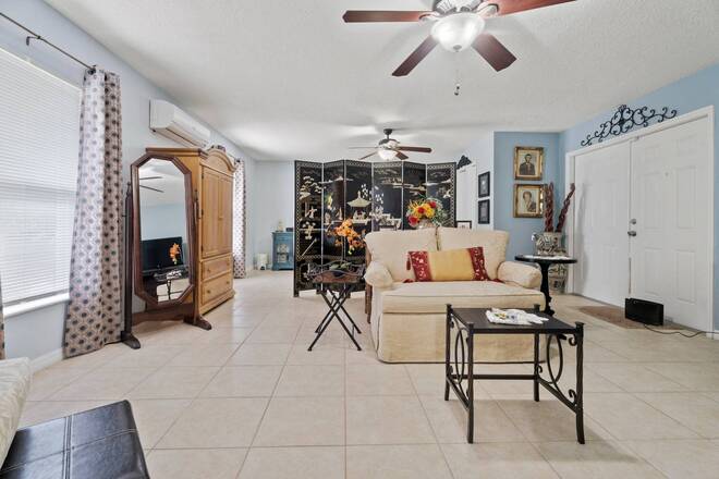 900 Blaney Ct, Deltona, FL 32725