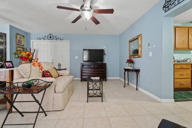900 Blaney Ct, Deltona, FL 32725