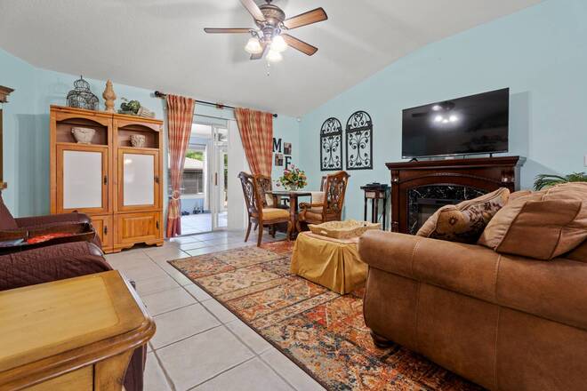 900 Blaney Ct, Deltona, FL 32725
