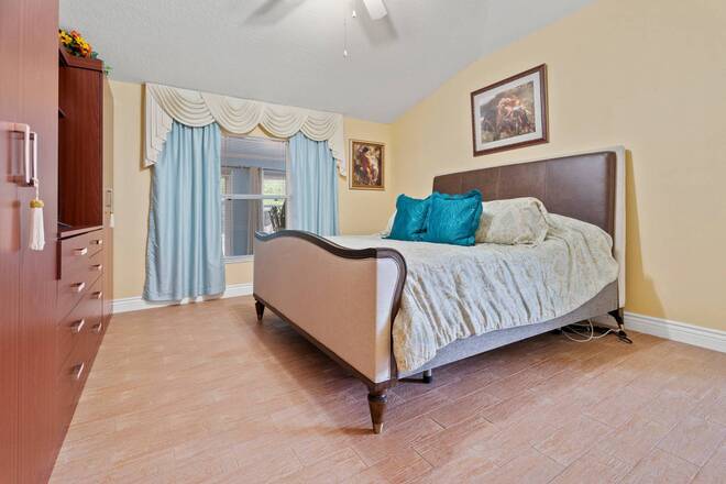 900 Blaney Ct, Deltona, FL 32725