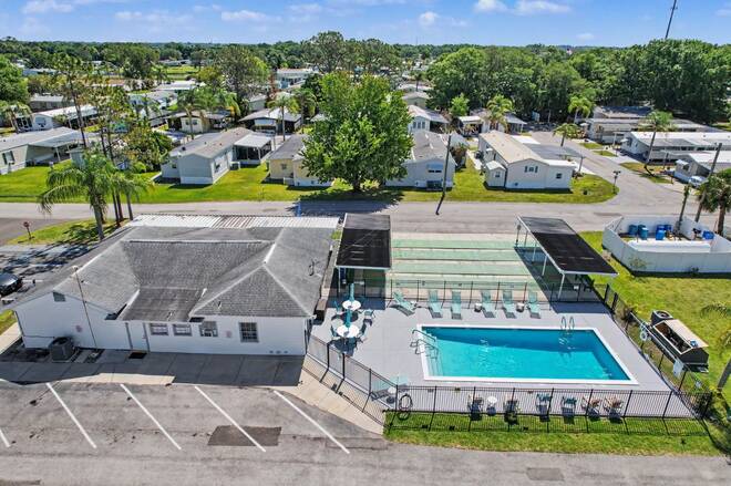 58  Leisure Dr, Auburndale, FL 33823