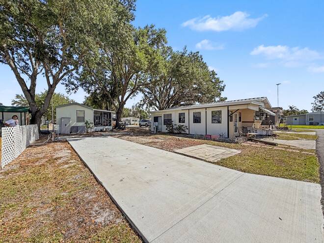 58  Leisure Dr, Auburndale, FL 33823