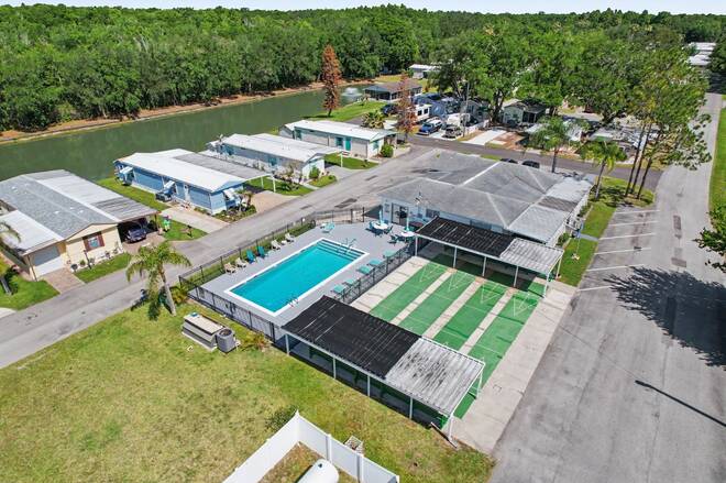 58  Leisure Dr, Auburndale, FL 33823