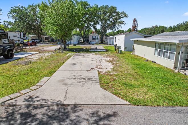 58  Leisure Dr, Auburndale, FL 33823