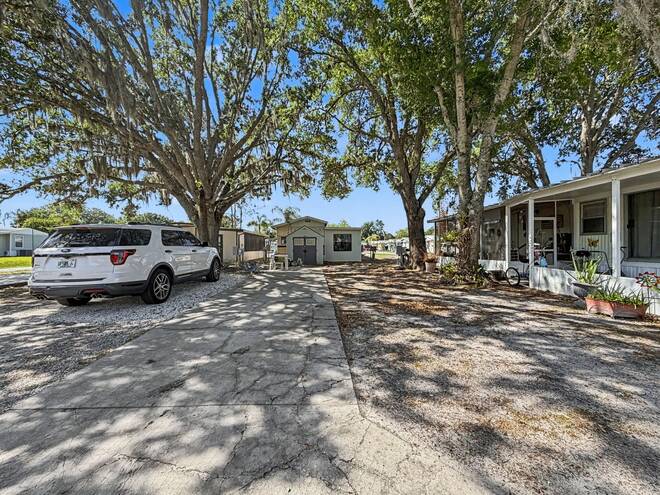 58  Leisure Dr, Auburndale, FL 33823