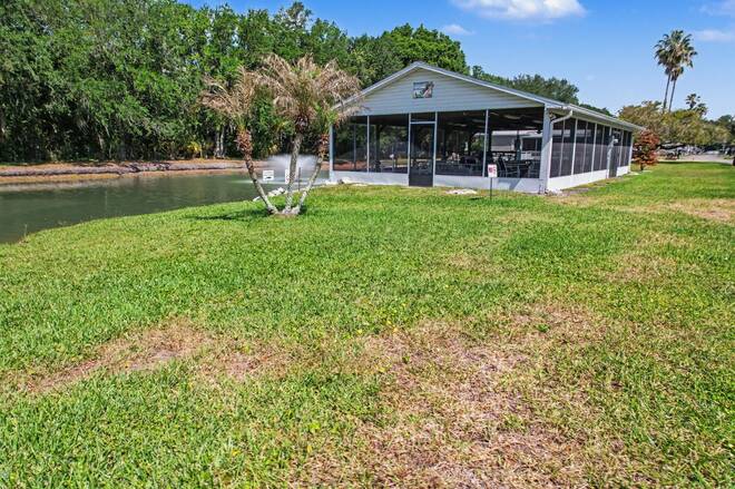 58  Leisure Dr, Auburndale, FL 33823