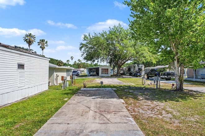 58  Leisure Dr, Auburndale, FL 33823