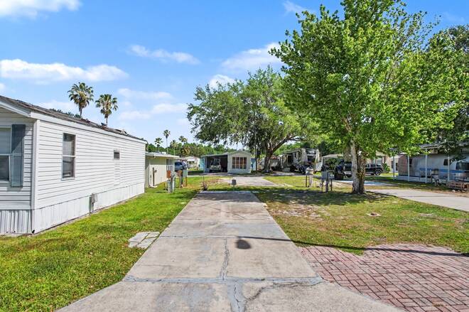 58  Leisure Dr, Auburndale, FL 33823