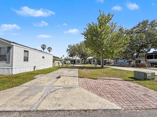58  Leisure Dr, Auburndale, FL 33823