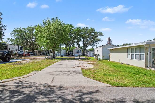 58  Leisure Dr, Auburndale, FL 33823
