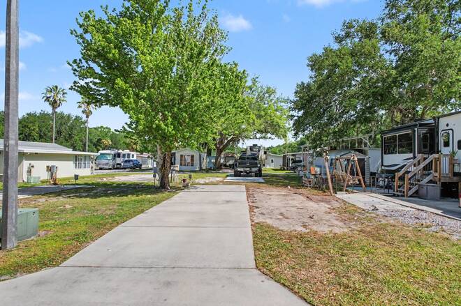 58  Leisure Dr, Auburndale, FL 33823