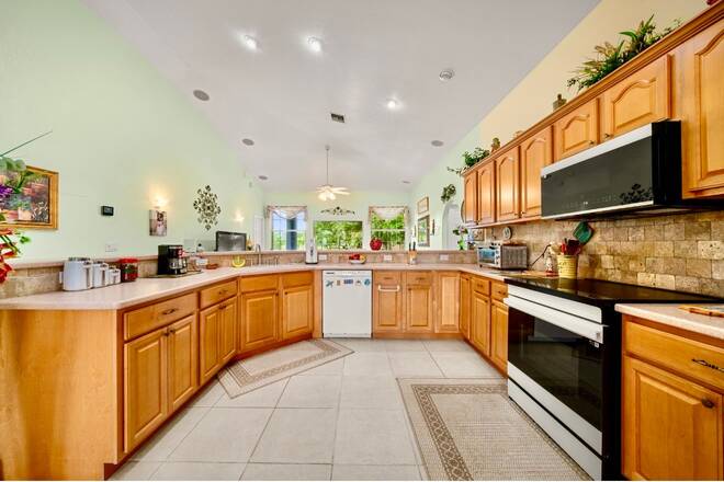 930 Us Highway 98 W, Frostproof, FL 33843