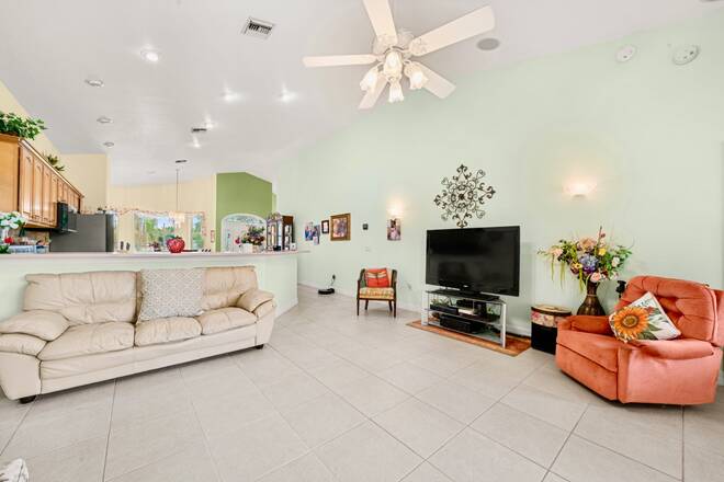930 Us Highway 98 W, Frostproof, FL 33843
