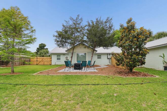 605 Edgewater Dr, Pensacola, FL 32507