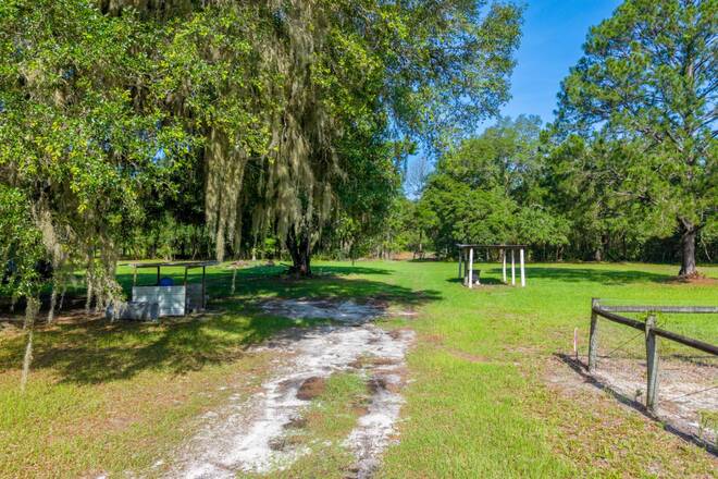 10400 SW 66th Ave, Hampton, FL 32044