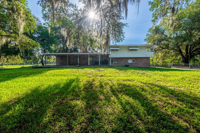 10400 SW 66th Ave, Hampton, FL 32044