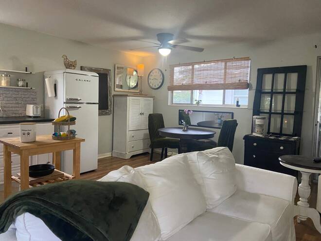 2053 Ronald Ln, Jacksonville, FL 32216