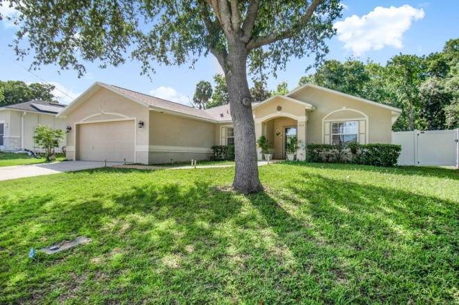 203 Frontier Dr, Palm Coast, FL 32137