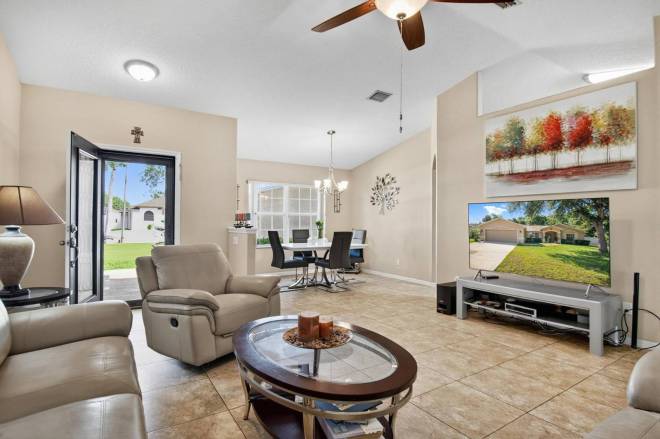 203 Frontier Dr, Palm Coast, FL 32137
